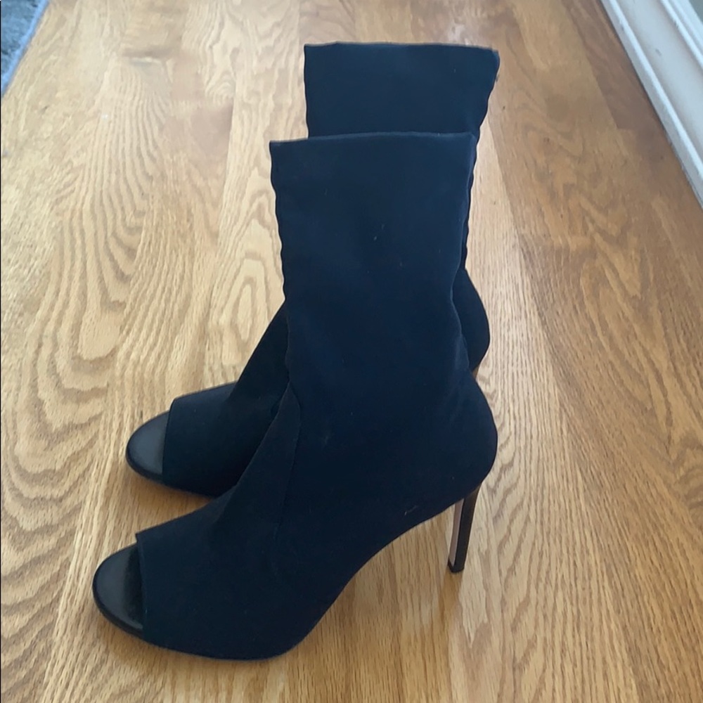 Brand new Stuart Weitzman size 4 1/2